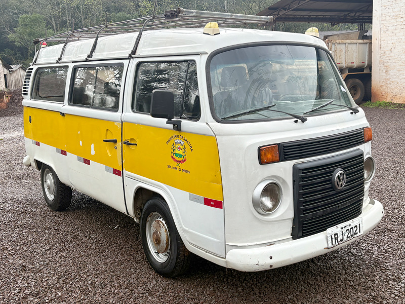Foto de Volkswagen Kombi Escolar modelo 2011