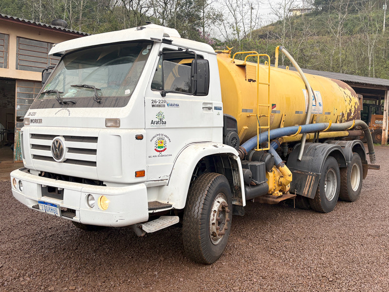 Foto de Caminhão VW 26.220 Euro 3 Worker modelo 2010 + Tanque de 10.000 Litros